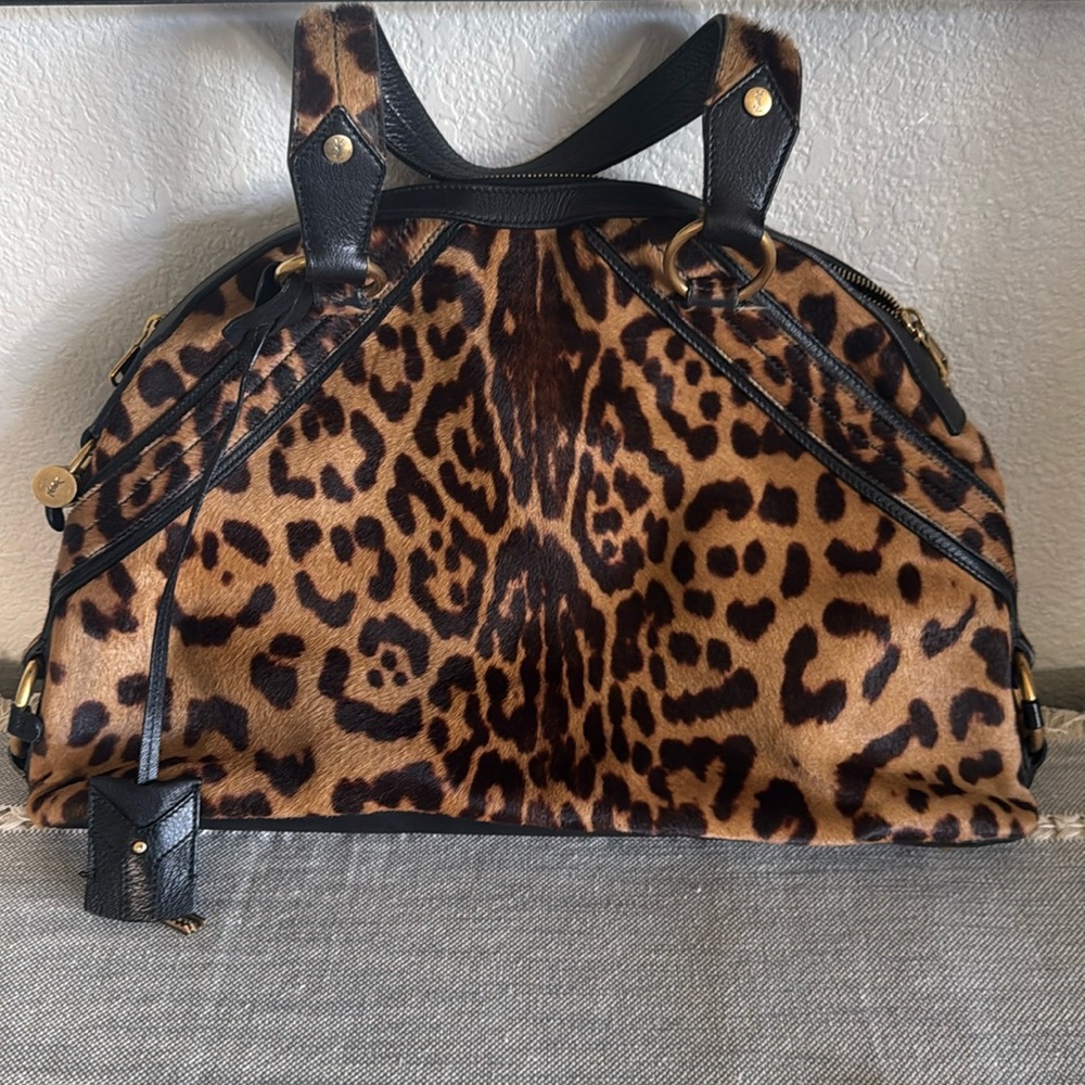 Yves Saint Laurent
Calf Hair Leopard Print Bag